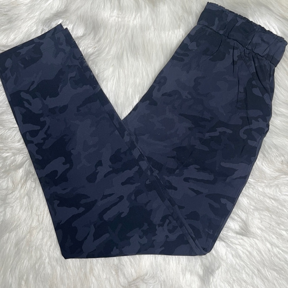 Lululemon Stretch High-Rise Pant size 6